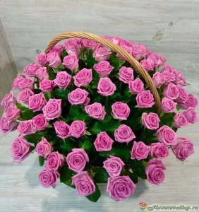 Корзинка розовых роз 51 шт