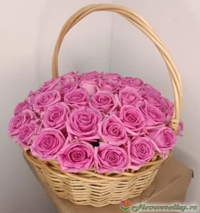 Корзинка розовых роз 25 шт