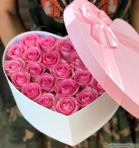 Сердце из розовых роз