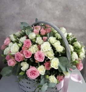 Корзина кустовых роз, 25 шт