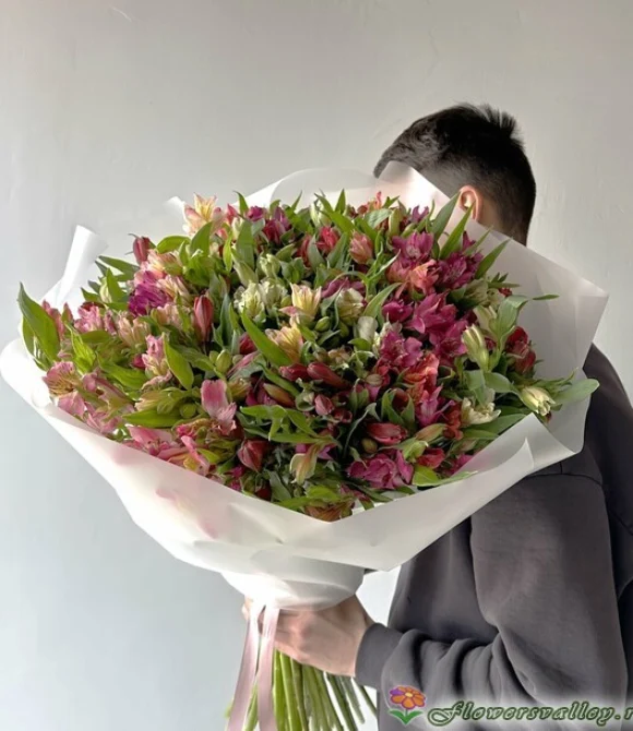 букет из 51 альстромерии