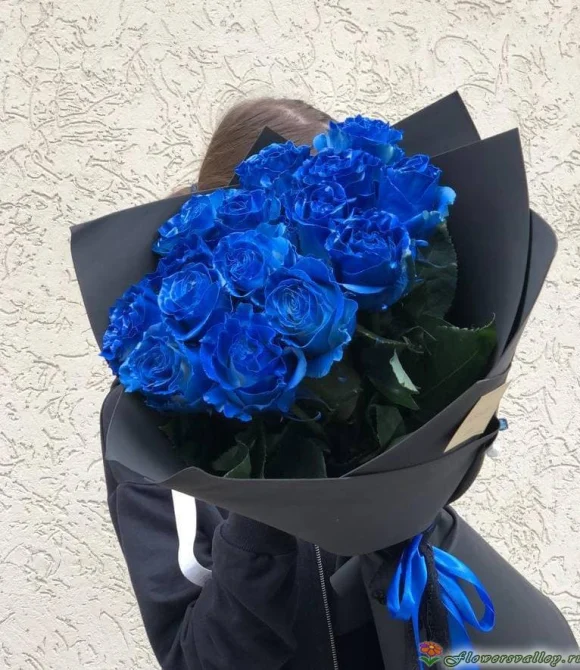 15 синих роз