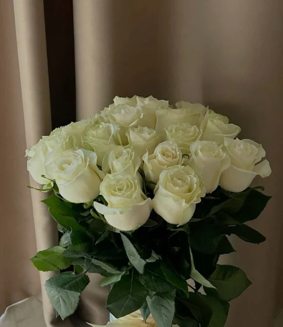 Букет из  белых роз (пр-во Эквадор, сорт "Мондиаль")
