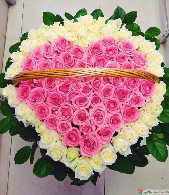 Сердце из 101 розовой розы в корзине