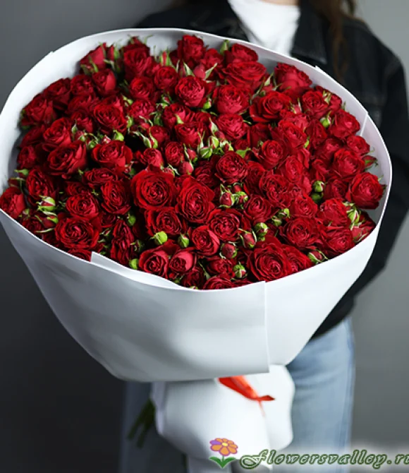 Букет из красных кустовых роз, 25 шт.