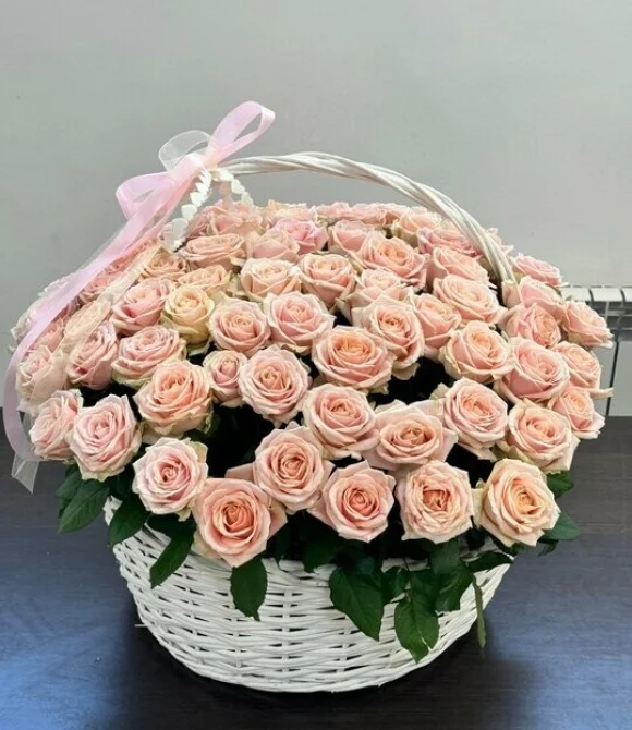 Корзинка из 15 кустовых роз