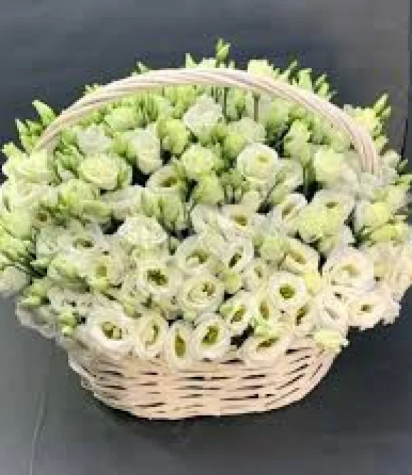 Корзина с эустомой