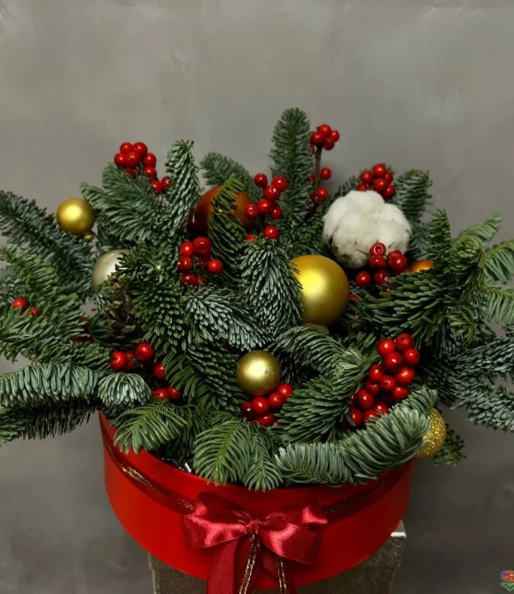 Новогодняя композиция в шляпной коробке