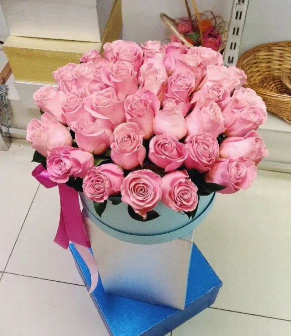 Шляпная коробка с розовой розой (пр-во Эквадор) - 35 шт.