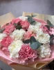 букет из розовой и белой гвоздики