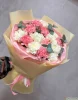 букет из розовой и белой гвоздики