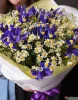 Букет из ромашек и 9 ирисов