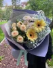 Сборный букет сгерберой, хризантемой и гипсофилой