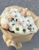 Нежный букет из кустовой розы и хризантем