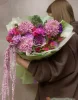 Букет с хризантемой бигуди  и брассикой