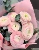 Букет ранункулюсов с эвкалиптом