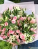 Букет с кустовой розой и альстромерией