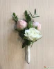 Бутоньерка из кустовой розы