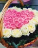 Сердце из 51 розовой розы в корзине