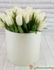 25 белых тюльпанов в шляпной коробке