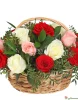 Корзинка разноцветных  роз 15 шт.