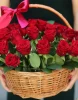 35 красной розы в корзине