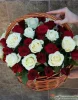  Белая и красная роза в корзинке 25 шт.