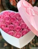 25 розовых роз в коробке