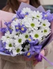 Букет из хризантем и 7 ирисов