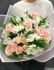 Букет из кустовых роз и альстромерий