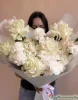 букет с французскими розами и хризантемами